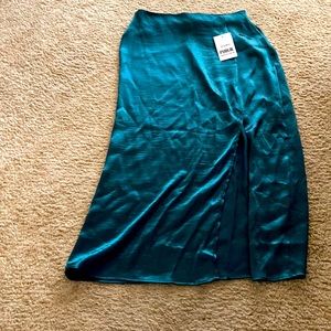 Satin high slit midi BNWT